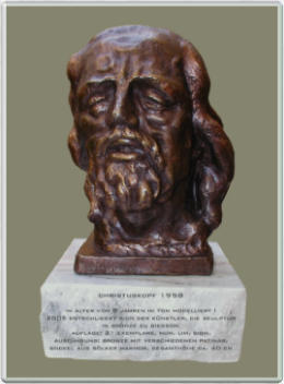 1958, im alter vo 8 Jahren in Ton Modeliert - 2005 in Bronce gegossen, Auflage 21 Ex, Sockel Sölker Marmor, 40cm